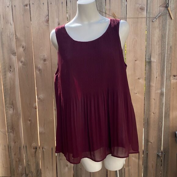 Torrid Burgundy Pleated Tank Chiffon Swing Blouse 1X - Picture 3 of 11